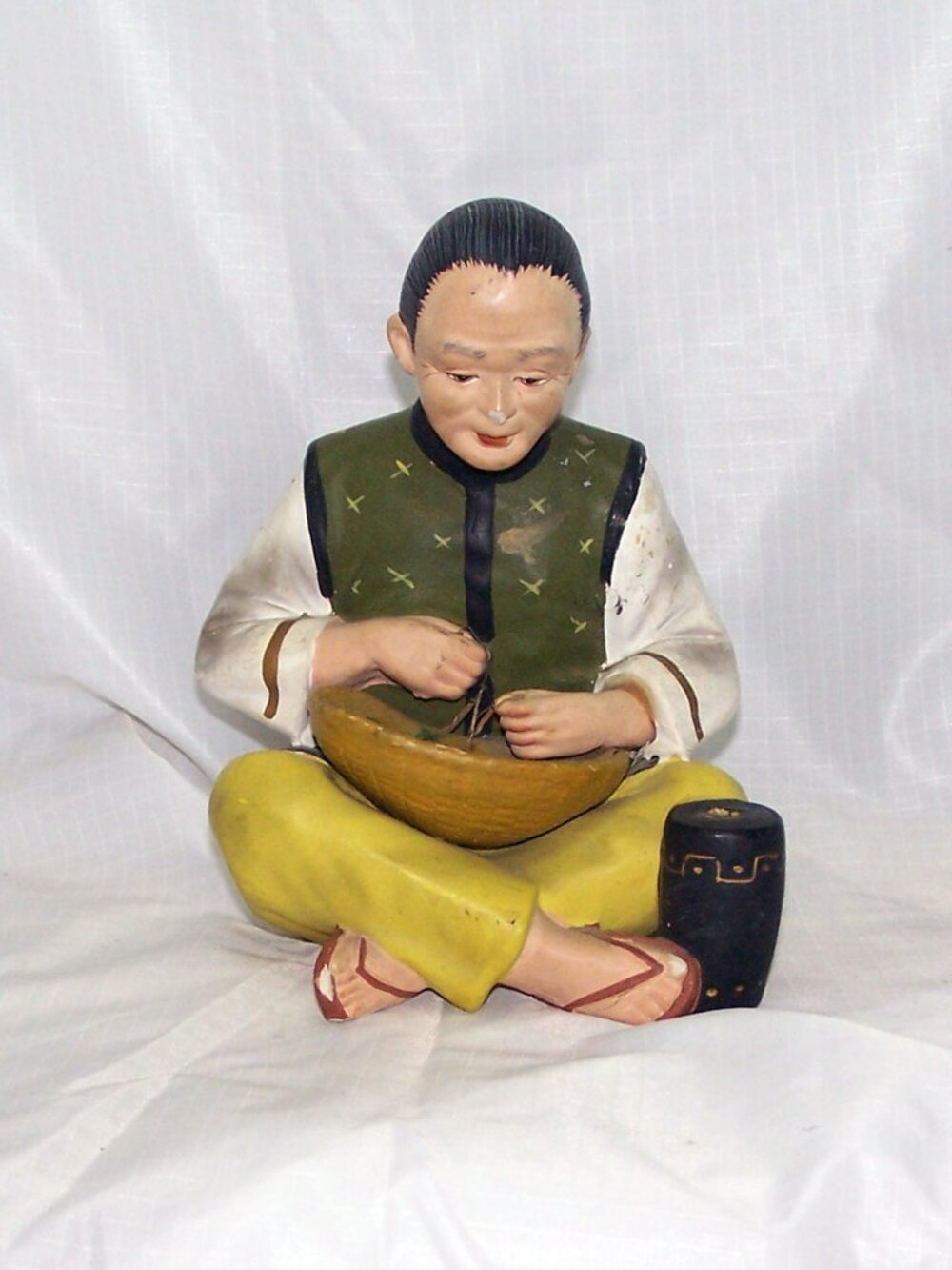 VGT- Hakata Uraski doll Woman Weaving a basket